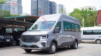 Xe Ford Transit Premium+ 2025
