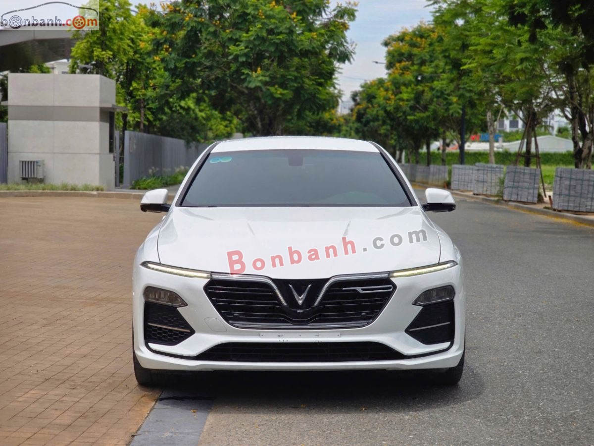 Xe VinFast Lux A 2.0 Premium 2.0 AT 2021