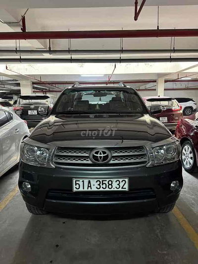 Toyota Fortuner đời 2009 máy dầu xố sàn xe đẹp