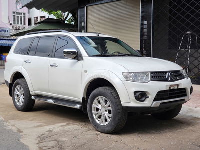 Pajero sport số tay bảy chổ máy dầu gầm cao giá TL