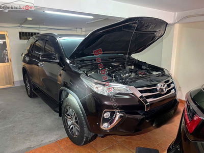 Xe Toyota Fortuner 2.7V 4x2 AT 2018