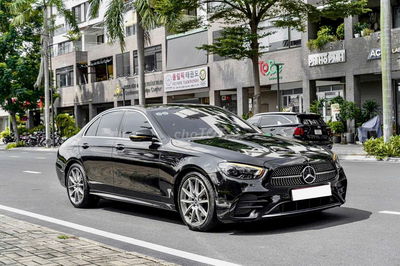 Mercedes E300 AMG 2021 - sang trọng thể thao
