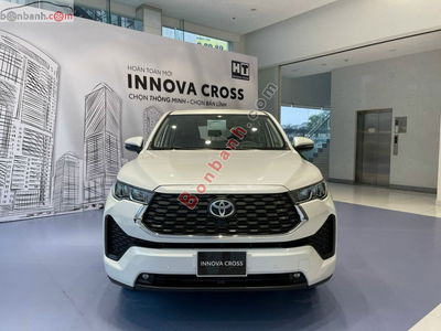 Xe Toyota Innova Cross 2.0 CVT 2025