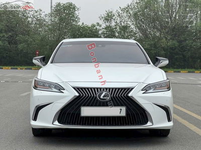 Xe Lexus ES 250 2021