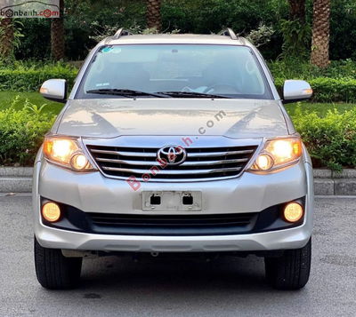 Xe Toyota Fortuner 2.7V 4x2 AT 2014