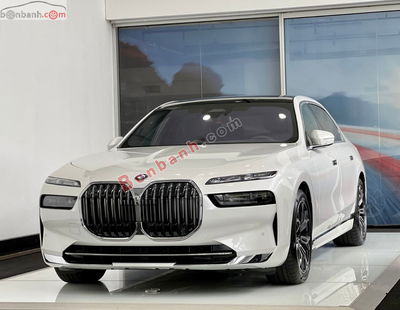 Xe BMW 7 Series 735i Pure Excellence 2023