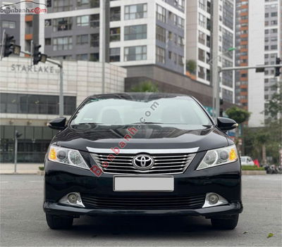 Xe Toyota Camry 2.0E 2013