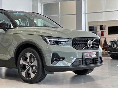 Volvo XC40 Ultra 2025 Sage Green giảm 200 triệu