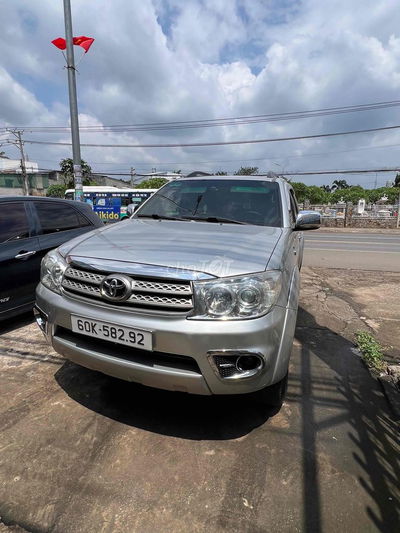 Toyota Fortuner 2011 máy dầu