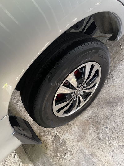 Toyota Innova 2009 G - 12345 km