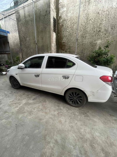 Mitsubishi Attrage 2015 1.2 MT - 1 km