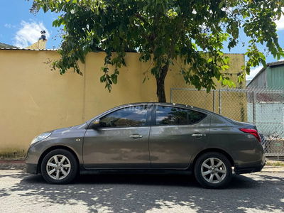 Bán Nissan Sunny Premium AT 2017