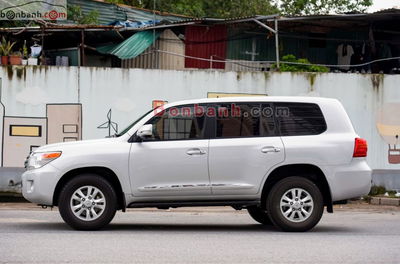 Xe Toyota Land Cruiser VX 4.6 V8 2015