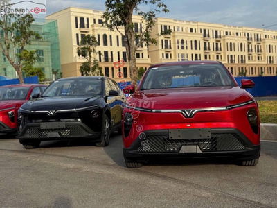 VinFast Limo Green AT 2025