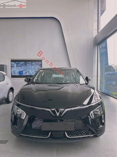 Xe VinFast VF7 Eco 2025