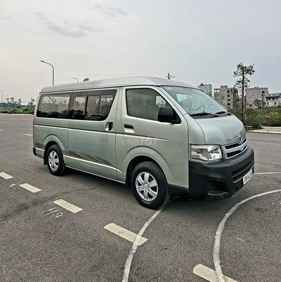 Bán Toyota Hiace 16 chỗ đời 2011,máy Xăng phom mới