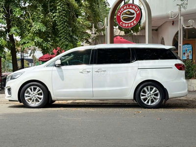 Kia Sedona quá mới ah