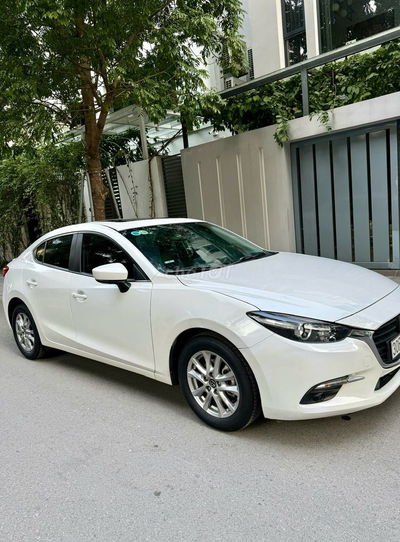 Mazda3 Facelift Full Option cuối 2017 rất mới.