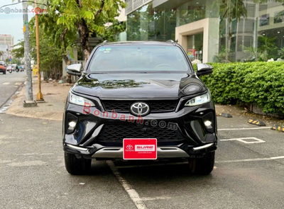 Xe Toyota Fortuner 2.4G 4x2 AT Legender 2021