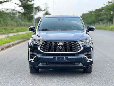 Toyota Innova Cross HEV 2.0 CVT sản xuất 2024