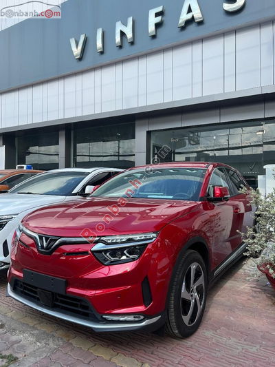 Xe VinFast VF8 Eco 2025