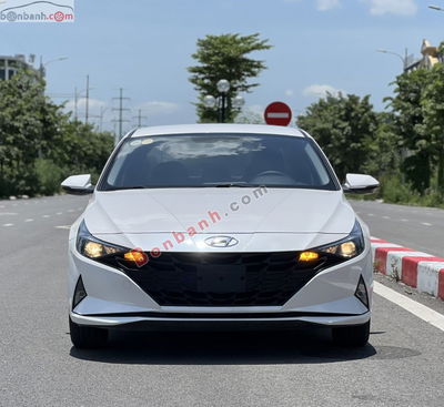 Xe Hyundai Elantra 1.6 AT Tiêu chuẩn 2023