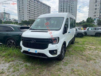 Xe Ford Transit Trend 2025