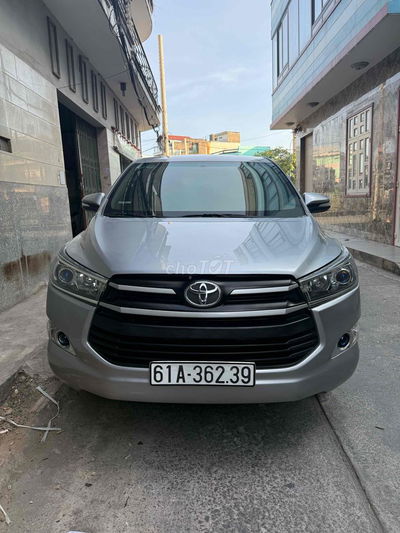 Toyota Innova 2017 2.0E - 100000 km