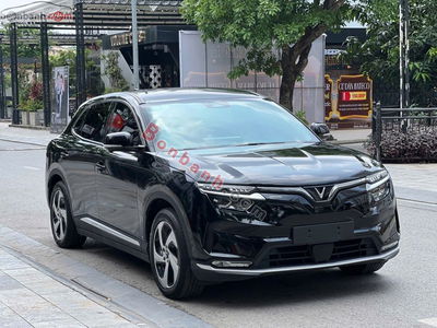 Xe VinFast VF8 Eco 2023