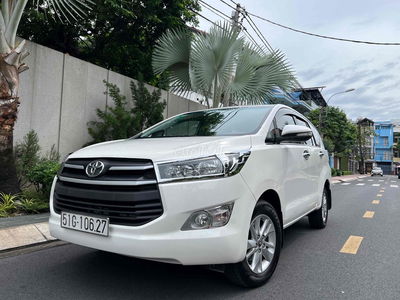 Toyota Innova 2.0E số sàn 8 chổ 2017
