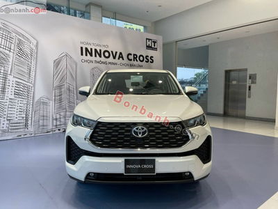 Xe Toyota Innova Cross 2.0 CVT 2025