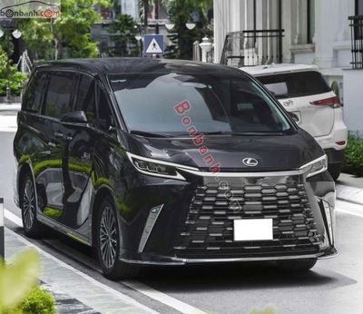 Xe Lexus LM 500h 2025