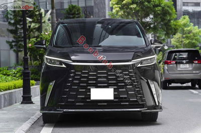 Xe Lexus LM 500h 2025