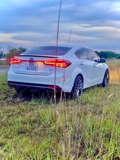 Kia Cerato 2.0 AT phiên bản cao cấp nhất Premium