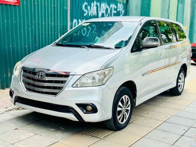 Toyota Innova 2.0E sx 2015 form mới