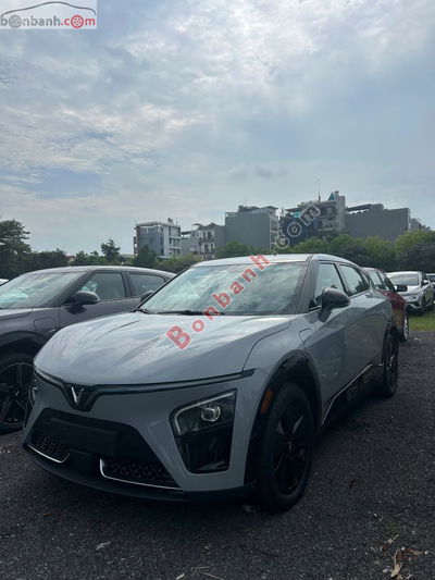 Xe VinFast VF7 Eco 2025