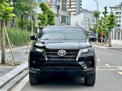 Toyota Fortuner 2020 2.4G 4x2AT form mới siêu đẹp