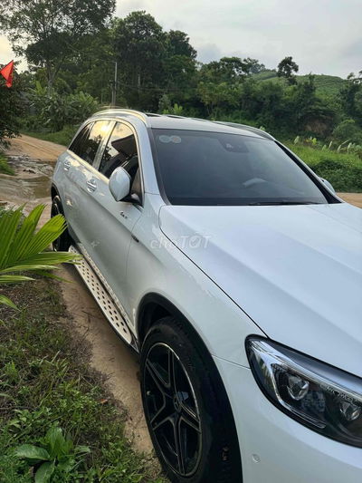 Mercedes Benz GLC 2018 250 4Matic - 90000 km