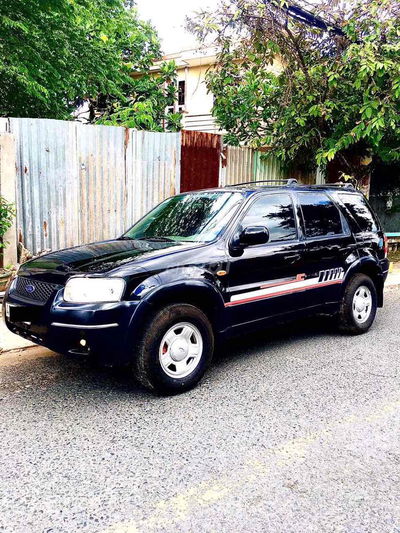Ford Escape số sàn 2.0L 4 máy ít hao xăng