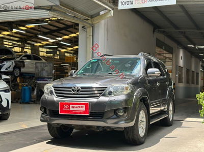 Xe Toyota Fortuner 2.7V 4x4 AT 2014