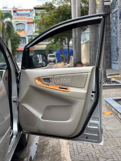 Toyota Innova 2009 V - 140000 km