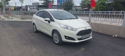 Gia đình cần bán xe ford fiseta 2014 số tự động