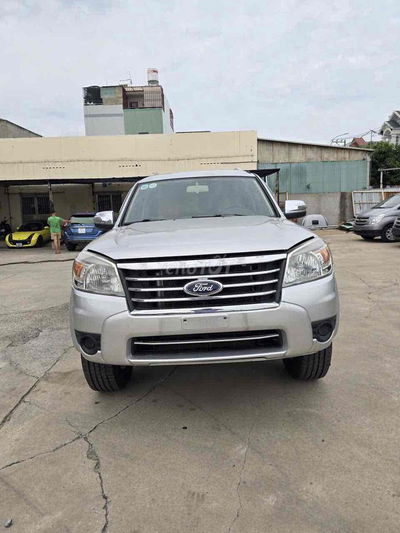 Ford Everest 2011 2.6L 4x4 MT - 120000 km