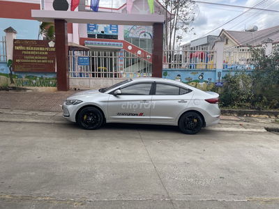 Hyundai Elantra 2017 1.6 MT - 999999 km