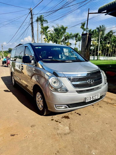 Hyundai Starex 9 chỗ máy dầu 2014 - 89 km