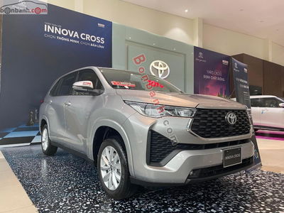 Xe Toyota Innova Cross 2.0 CVT 2025