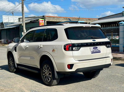 Ford Everest AT 4x2 màu trắng-11500km