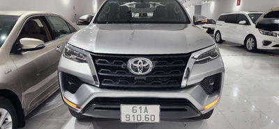 TOYOTA FORTUNER 2021 2.4AT 4x2 DẦU.