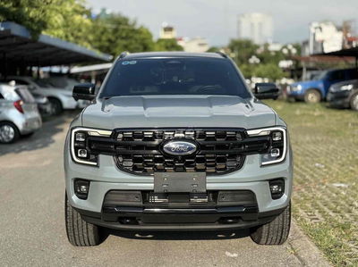 Ford Everest 2023 Titanium Plus 2.0L 4x4 AT đỏ cam