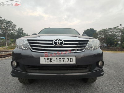 Xe Toyota Fortuner 2.7V 4X2 AT 2016